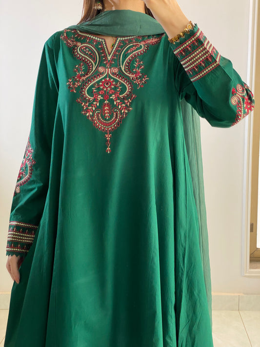 Bottle Green Embroidered Luxury Lawn 2pc & 3pc Frock| HU 37