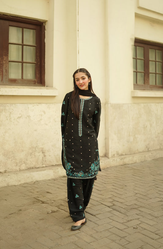 Black Silk Embroidered Suit | HU28