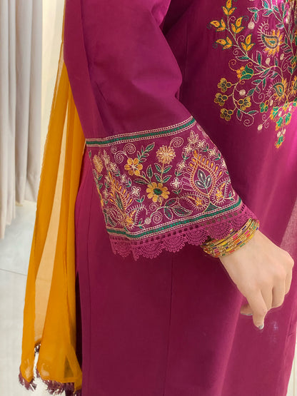 Magenta Embroidered Lawn Suit | HU 18