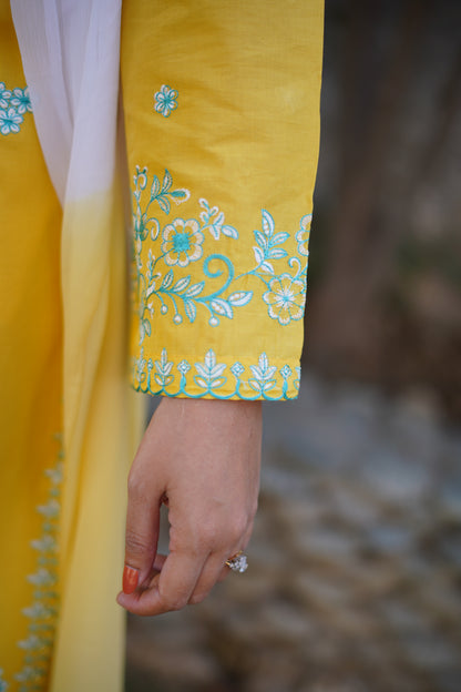 Amber Charm Embroidered Suit | HU3O