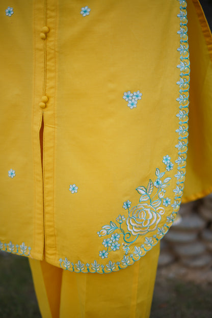 Amber Charm Embroidered Suit | HU3O