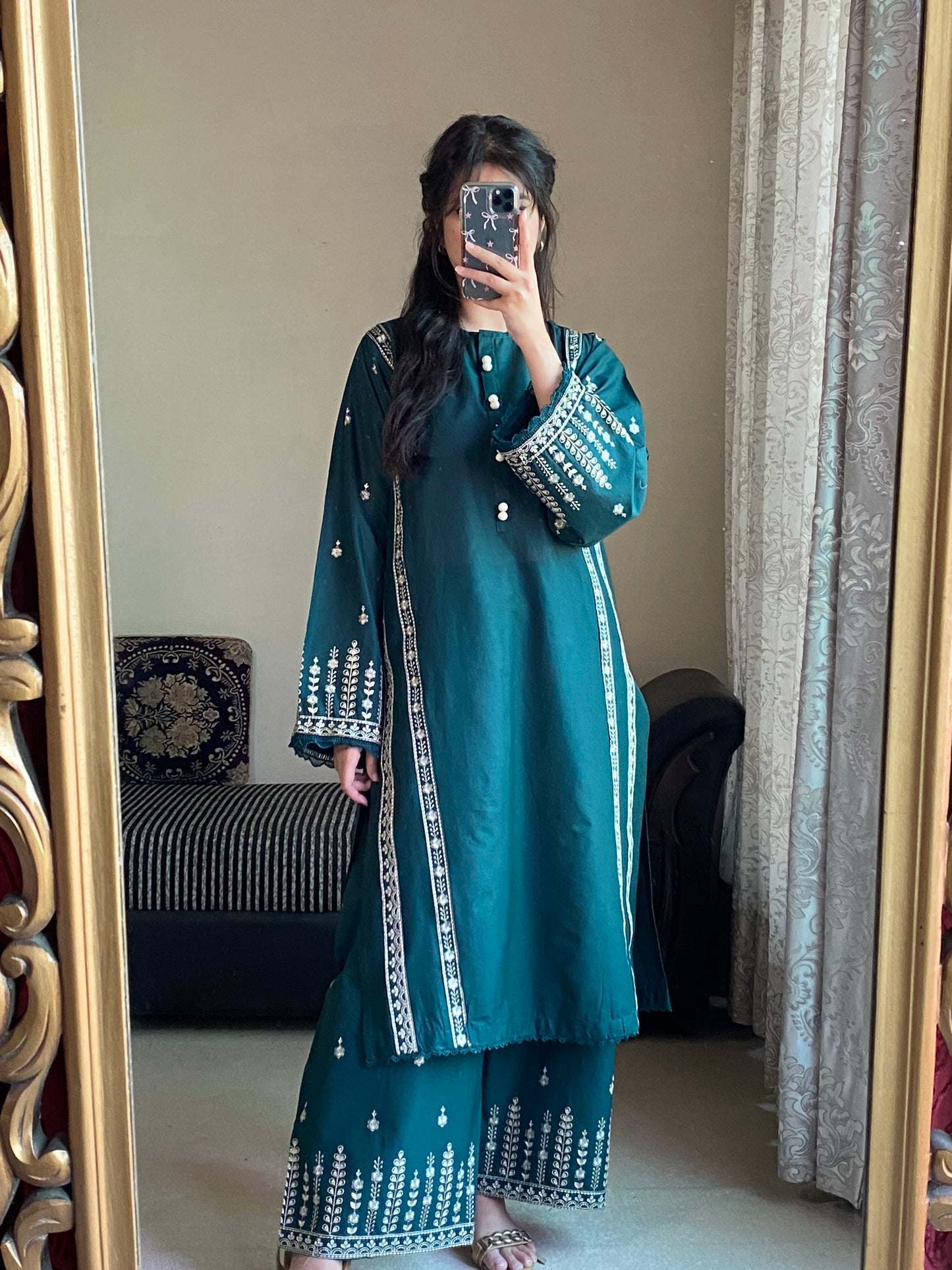 Graceful Green Embroidered Lawn Suit | HU 16
