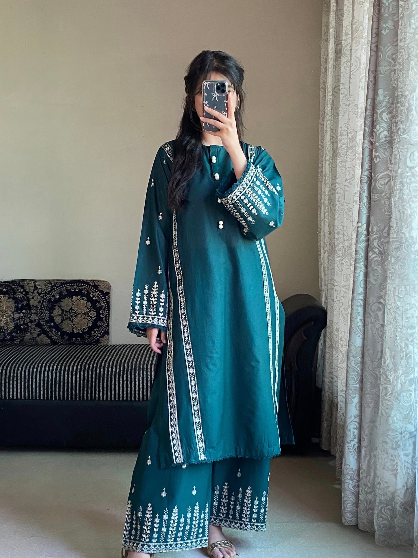 Graceful Green Embroidered Lawn Suit | HU 16