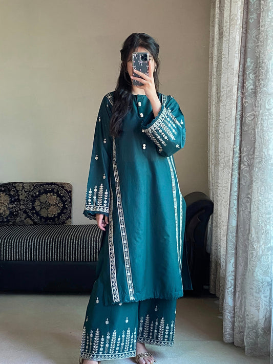 Graceful Green Embroidered Lawn Suit | HU 16
