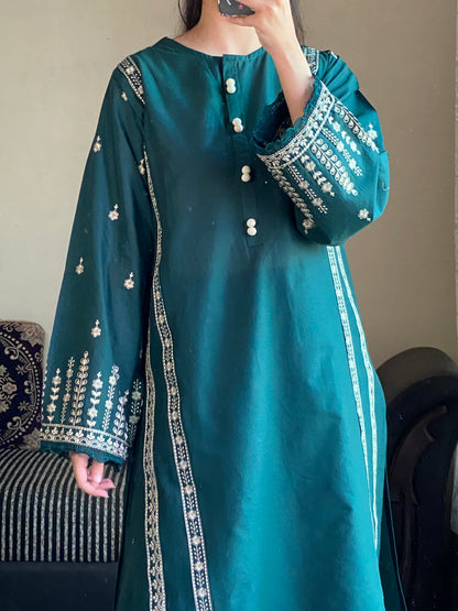 Graceful Green Embroidered Lawn Suit | HU 16