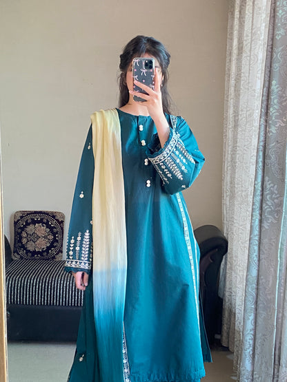Graceful Green Embroidered Lawn Suit | HU 16