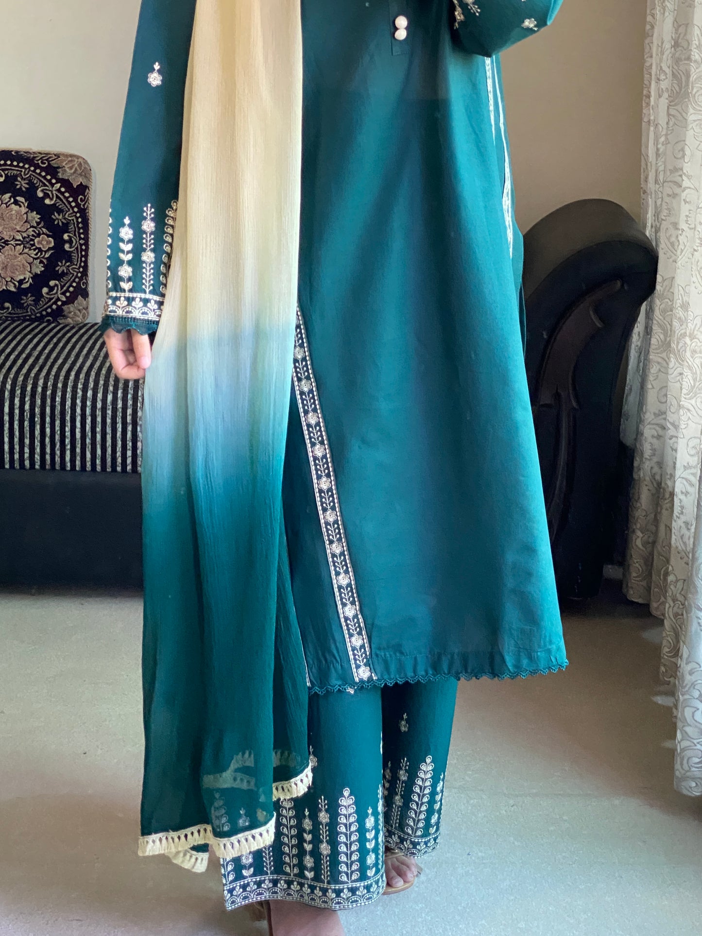 Graceful Green Embroidered Lawn Suit | HU 16