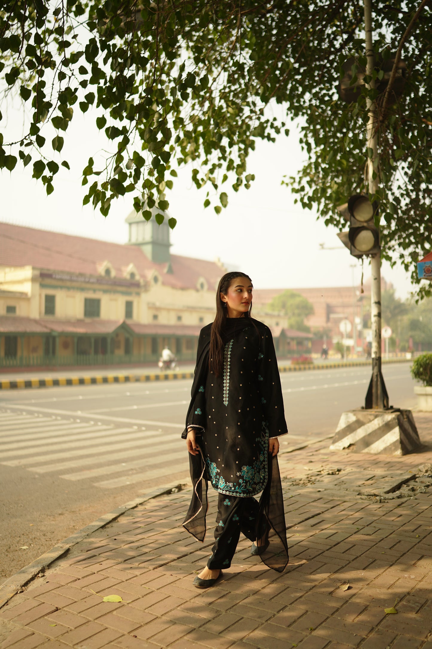 Black Silk Embroidered Suit | HU28