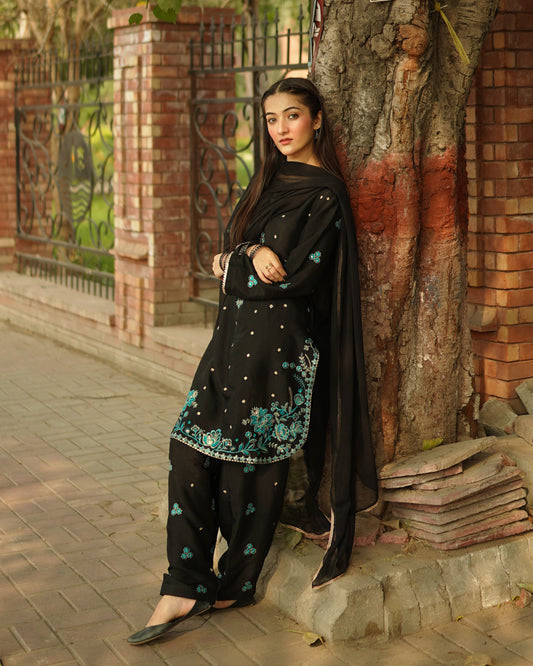 Black Silk Embroidered Suit | HU28