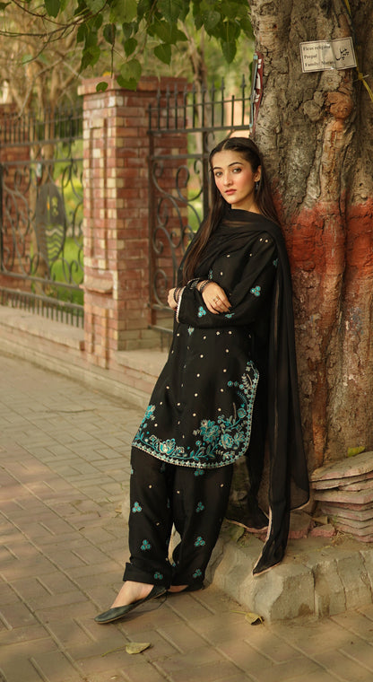 Black Silk Embroidered Suit | HU28