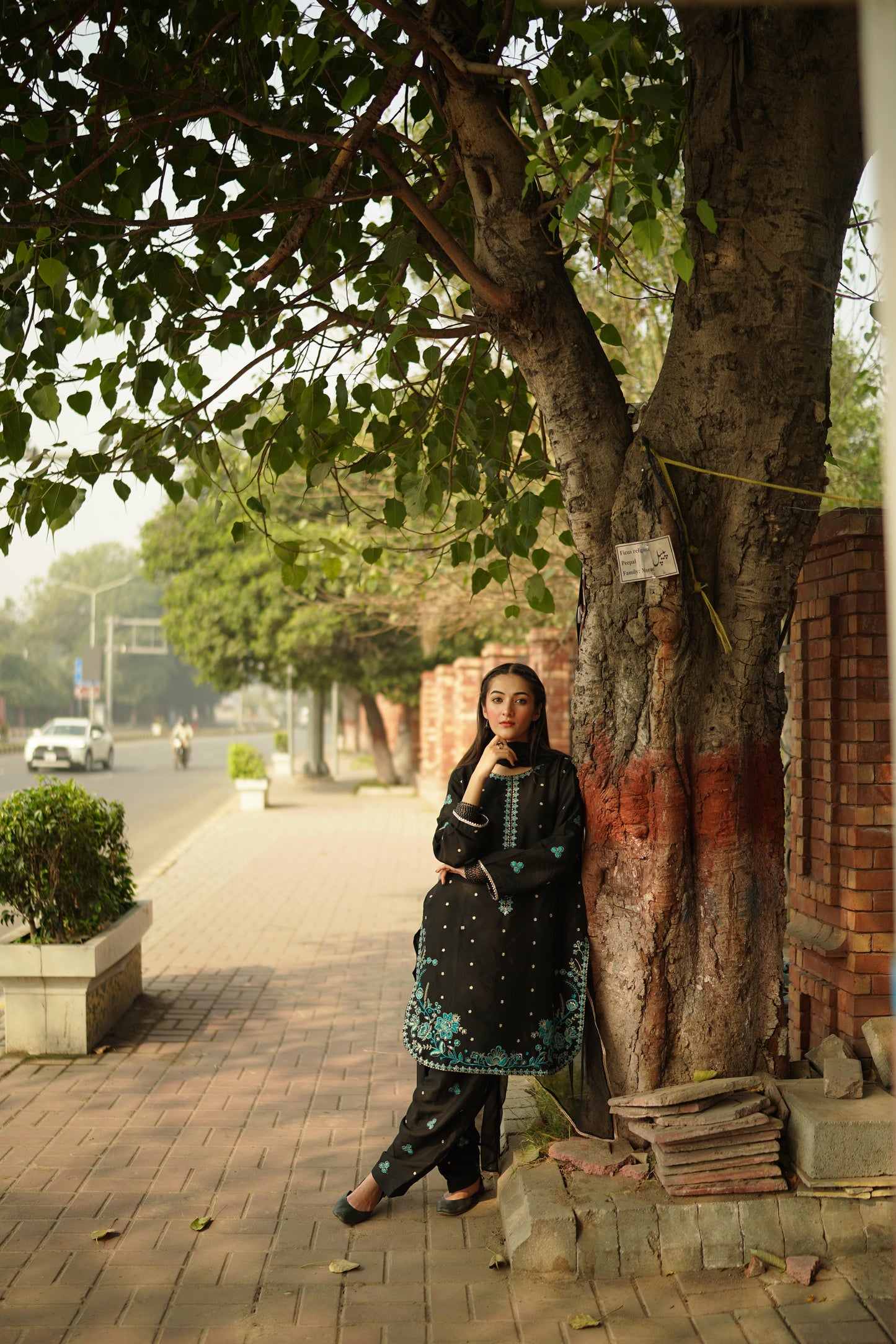 Black Silk Embroidered Suit | HU28