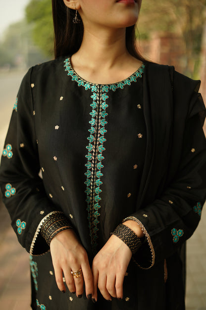 Black Silk Embroidered Suit | HU28