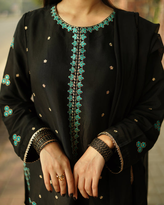 Black Silk Embroidered Suit | HU28